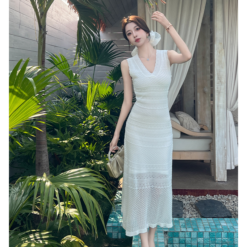 2025 Summer Korean V-Neck Slim Fit Hollow Knit Bodycon Long Dress - Image 3