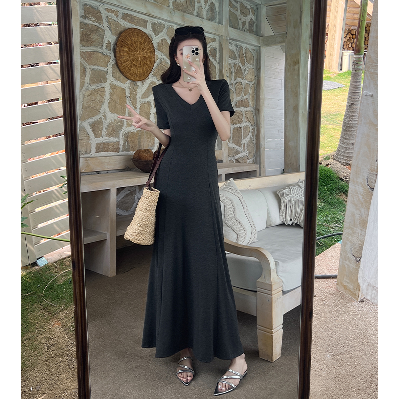 2025 Summer French V-Neck Hepburn Style Short Sleeve Dress for Women Slim Waist Flared Long Dress