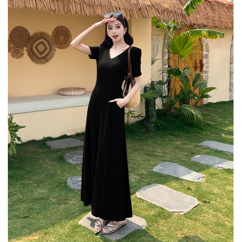2025 Summer French V-Neck Hepburn Style Short Sleeve Dress for Women Slim Waist Flared Long Dress - Image 2